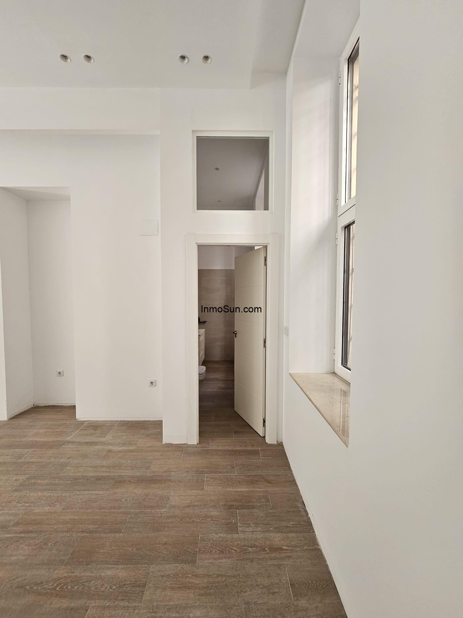 FOTO 6 VISTA LATERAL ACCESO AL BAÑO