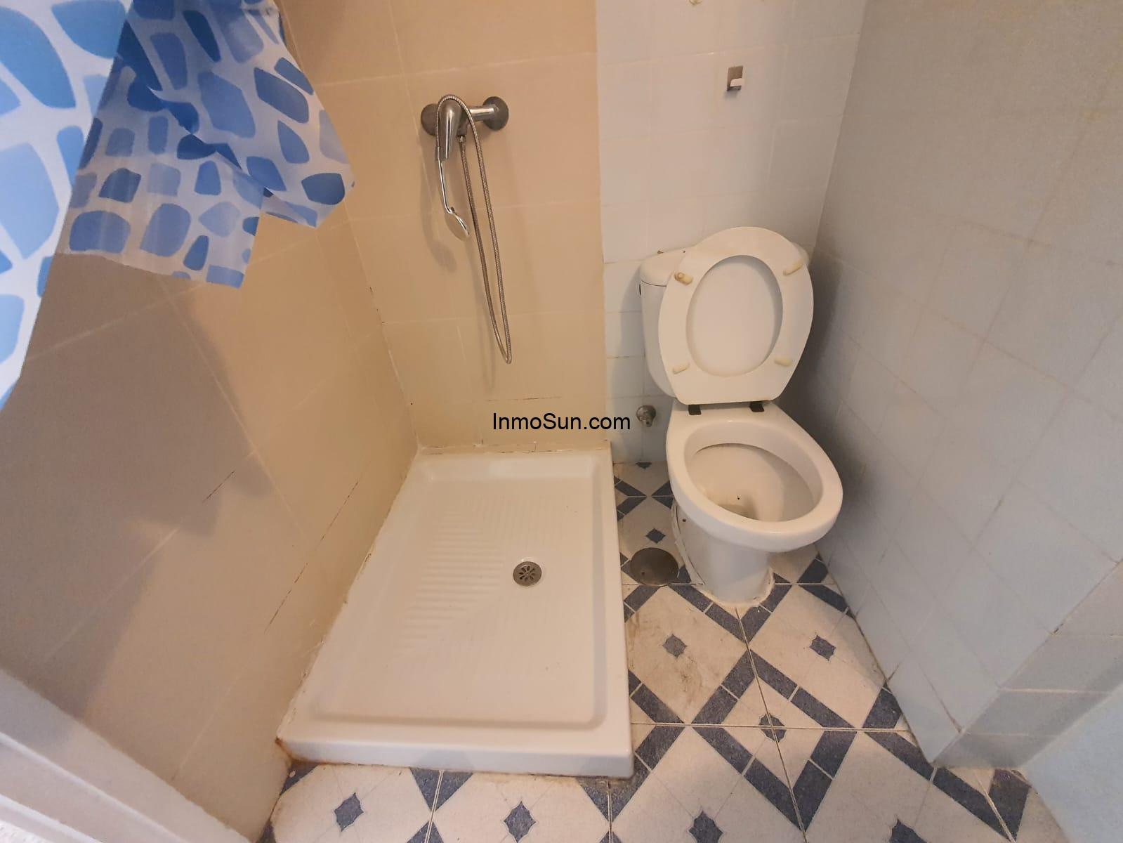 FOTO 15. DUCHA Y WATER